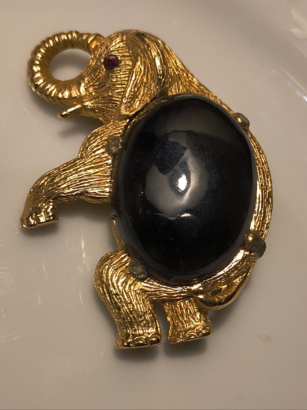 Vtg 80s Gold Tone Elephant Brooch Red Eye Textured Figural Good Luck Trunk Up